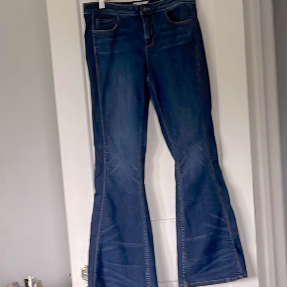 Free People, size 31 stretch,front seam, flare,distressed, women’s jeans. EUC